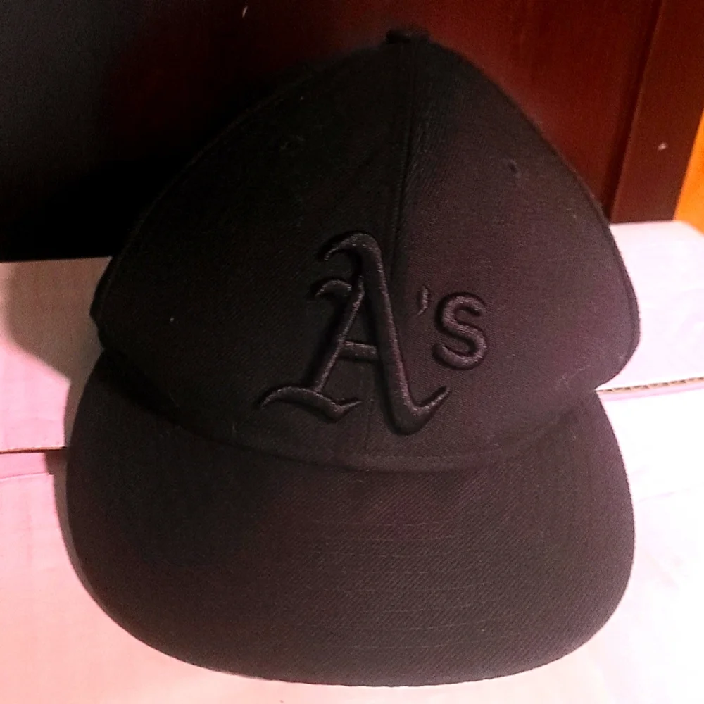Black A's hat good condition 👌 szL - Picture 1 of 6